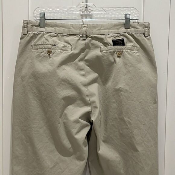Men's Banana Republic Factory Relaxed Fit Dawson Tan Pants - Picture 4 of 9